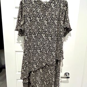 Women’s black & and white floral Dress Barn layered ruffled dress ruffled sleeve